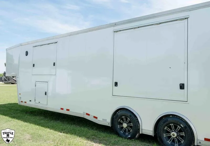 used Horse Trailers Sundowner Trailers  for sale, in Willspoint, TX Thumbnail 3
