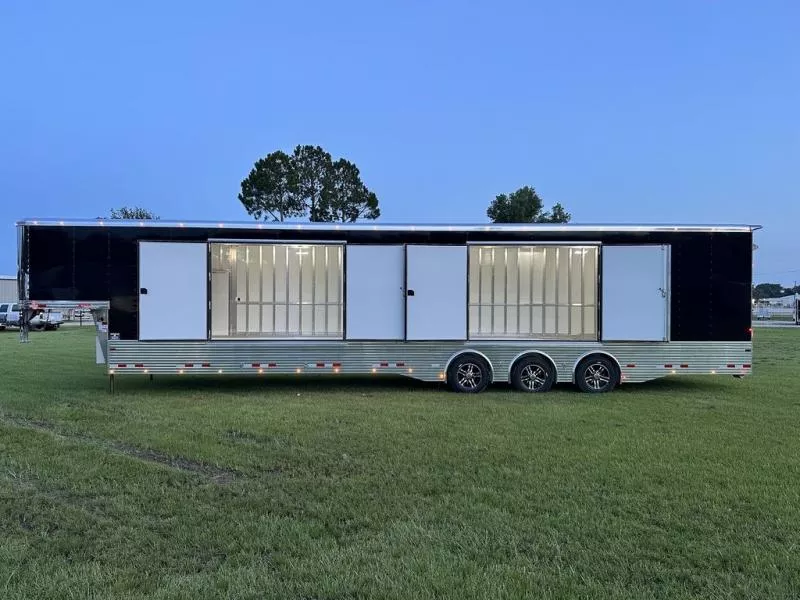 2026 Sundowner Trailers XTRA40GN Horse Trailer