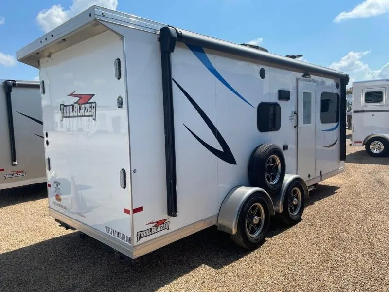 used Horse Trailers Sundowner Trailers  for sale, in Willspoint, TX Thumbnail 4