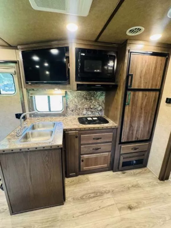 used Horse Trailers Lakota  for sale, in Willspoint, TX Thumbnail 12