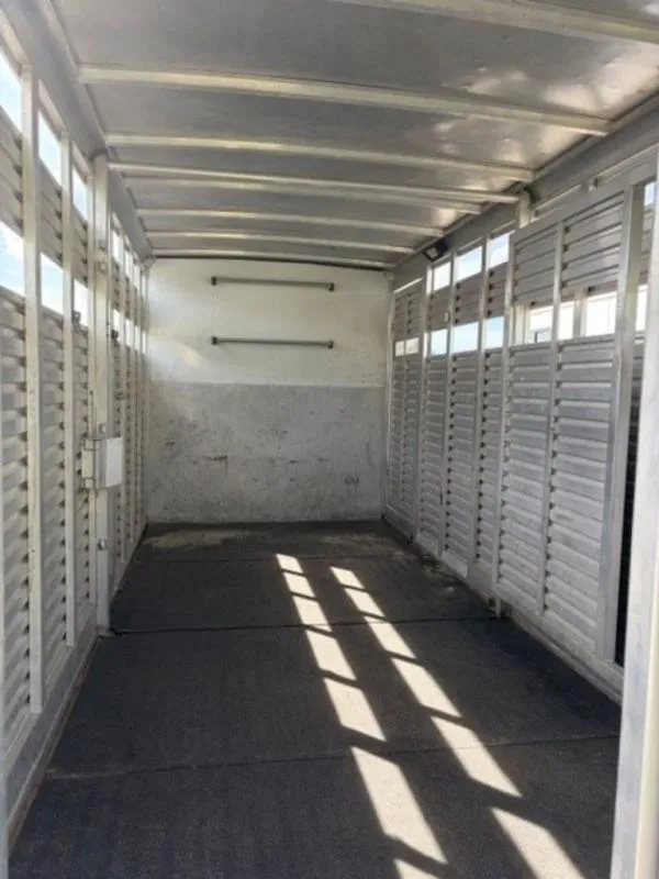 used Horse Trailers Sundowner Trailers  for sale, in Willspoint, TX Thumbnail 3