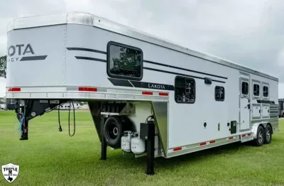 2027 Lakota LEGACY Horse Trailer