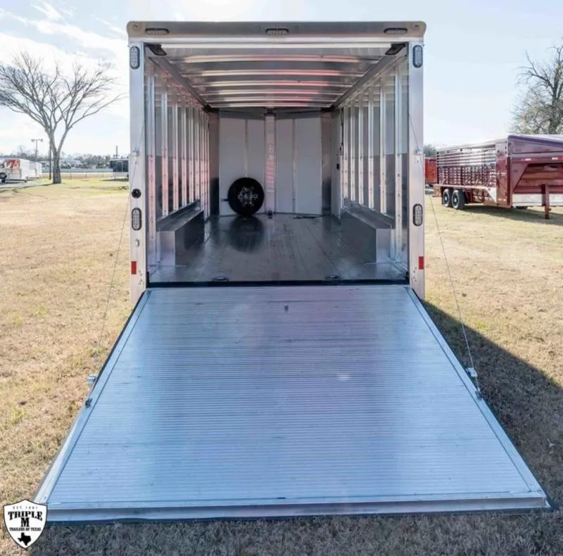 used Horse Trailers Sundowner Trailers  for sale, in Willspoint, TX Thumbnail 4