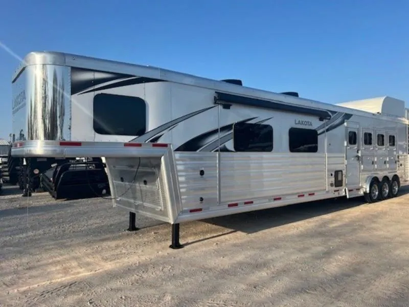 2026 Lakota BIGHORN Horse Trailer