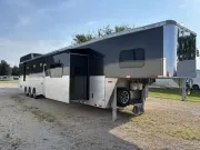 used Horse Trailers Sundowner Trailers  for sale, in Willspoint, TX Thumbnail 3