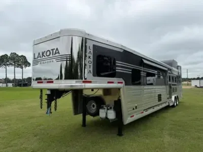 2027 Lakota BIGHORN Horse Trailer