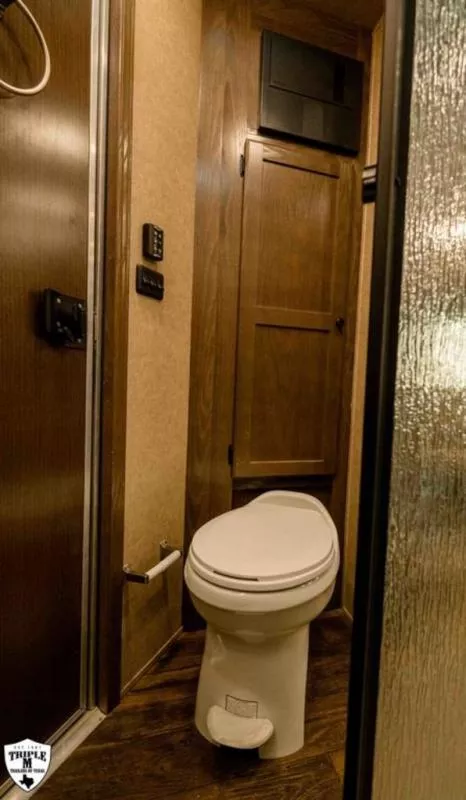 used Horse Trailers Lakota  for sale, in Willspoint, TX Thumbnail 28