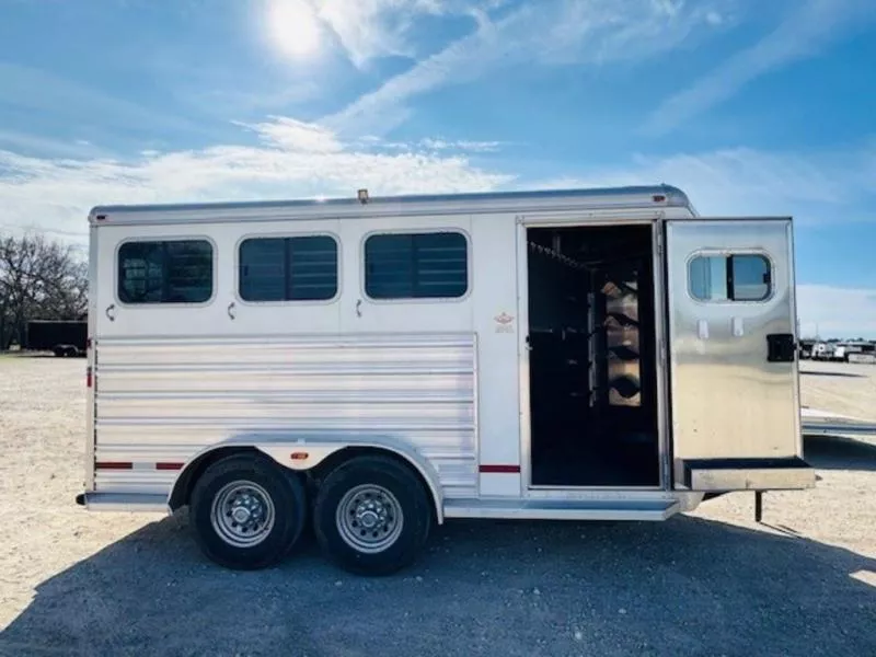 2016 Logan Coach RIOT 3 HORSE BUMPER PULL Horse Trailer