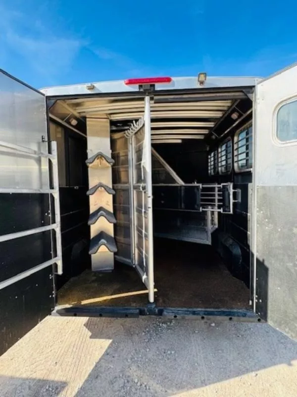 used Horse Trailers Logan Coach  for sale, in Willspoint, TX Thumbnail 2