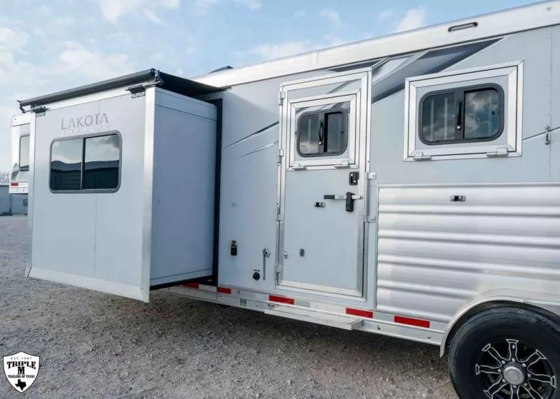 used Horse Trailers Lakota  for sale, in Willspoint, TX Thumbnail 2