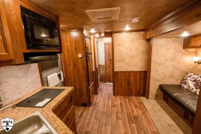 used Horse Trailers Lakota  for sale, in Willspoint, TX Thumbnail 2