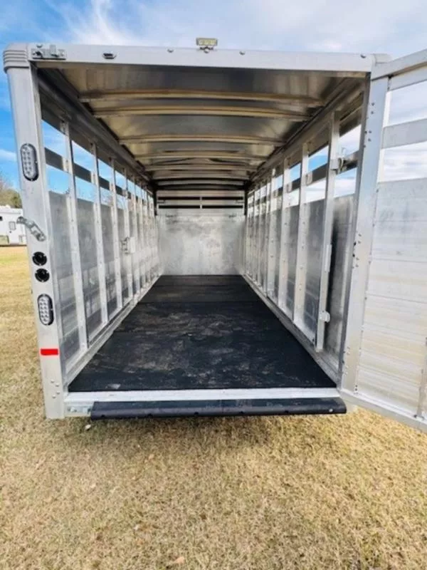 used Horse Trailers Sundowner Trailers  for sale, in Willspoint, TX Thumbnail 5