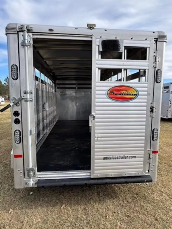 used Horse Trailers Sundowner Trailers  for sale, in Willspoint, TX Thumbnail 4