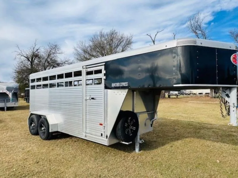 used Horse Trailers Sundowner Trailers  for sale, in Willspoint, TX Thumbnail 6