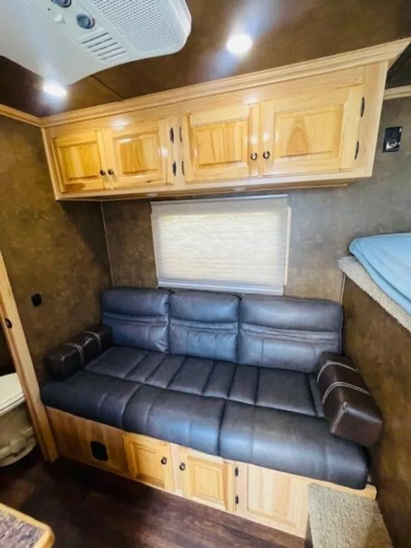 used Horse Trailers Sundowner Trailers  for sale, in Willspoint, TX Thumbnail 8