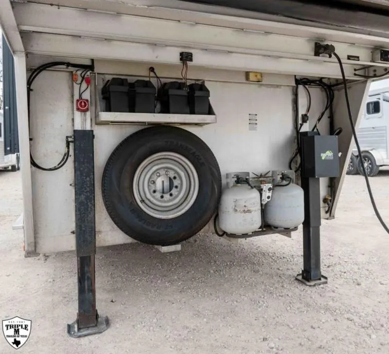 used Horse Trailers Lakota  for sale, in Willspoint, TX Thumbnail 33