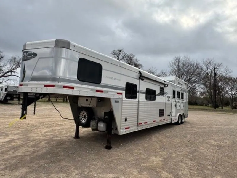 2020 SMC Horse Trailers Laramie Horse Trailer