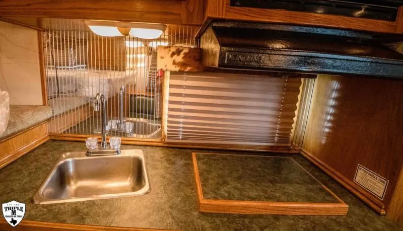 used Horse Trailers Elite Trailers  for sale, in Willspoint, TX Thumbnail 18