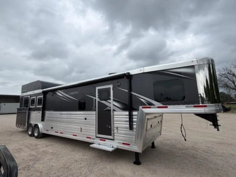 2026 Lakota BIGHORN Horse Trailer