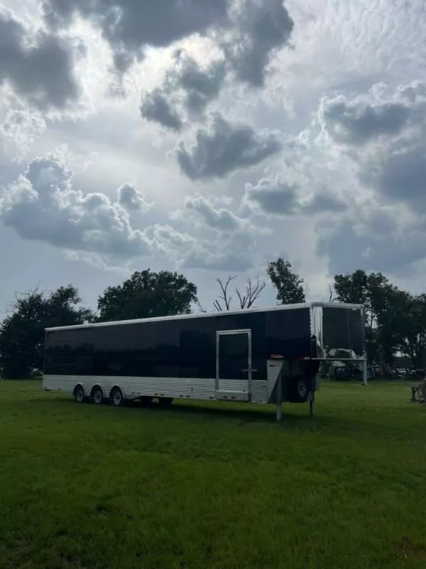 used Horse Trailers Sundowner Trailers  for sale, in Willspoint, TX Thumbnail 3