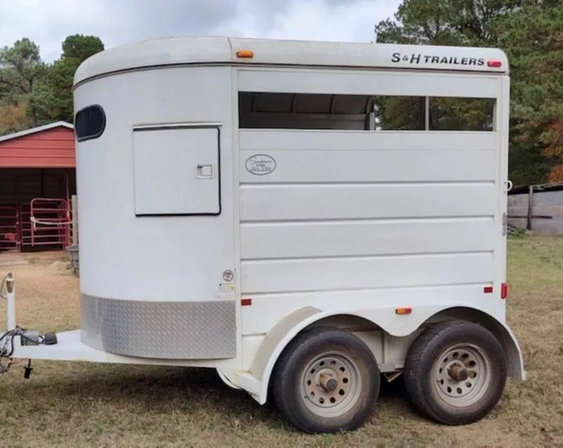 2006 A&I 2HSTLD Horse Trailer