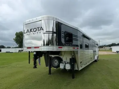 2027 Lakota INFINITY Horse Trailer