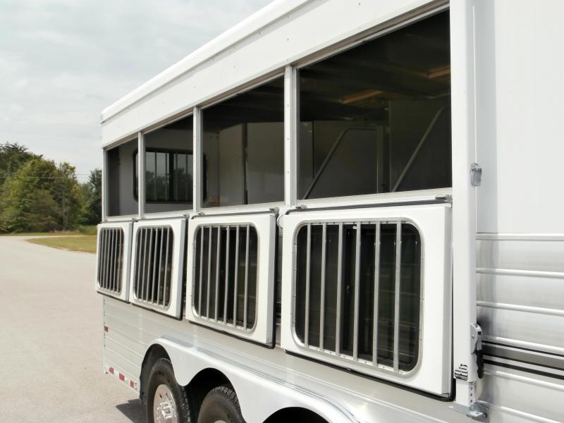 used Horse Trailers Sundowner Trailers  for sale, in Grimsley, TN Thumbnail 15