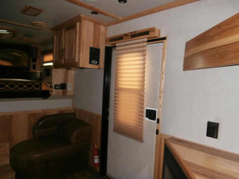 used Horse Trailers Sundowner Trailers  for sale, in Grimsley, TN Thumbnail 19