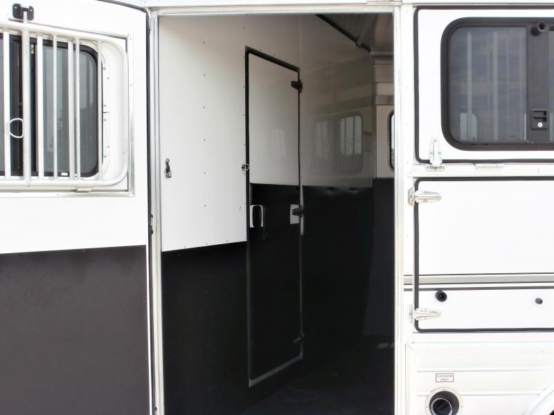 used Horse Trailers Sundowner Trailers  for sale, in Grimsley, TN Thumbnail 11