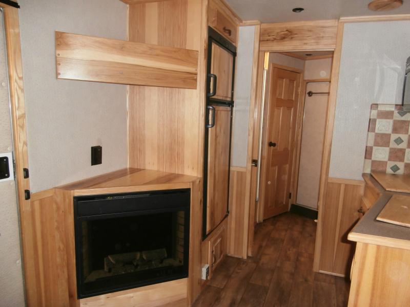 used Horse Trailers Sundowner Trailers  for sale, in Grimsley, TN Thumbnail 16