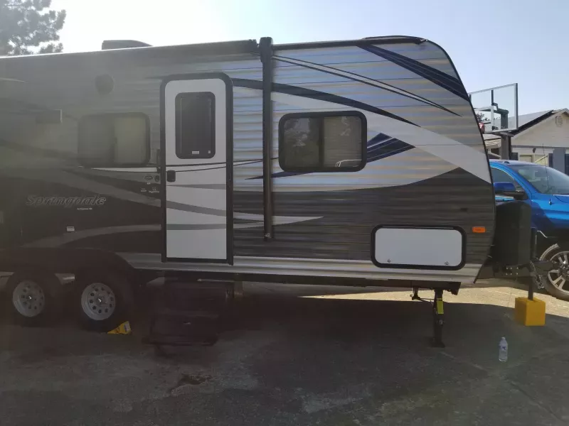used Travel Trailers Keystone RV Springdale for sale, in Gresham, OR Thumbnail 2
