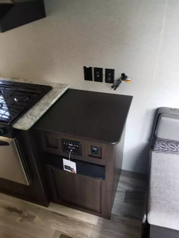 used Travel Trailers Keystone RV Springdale for sale, in Gresham, OR Thumbnail 5