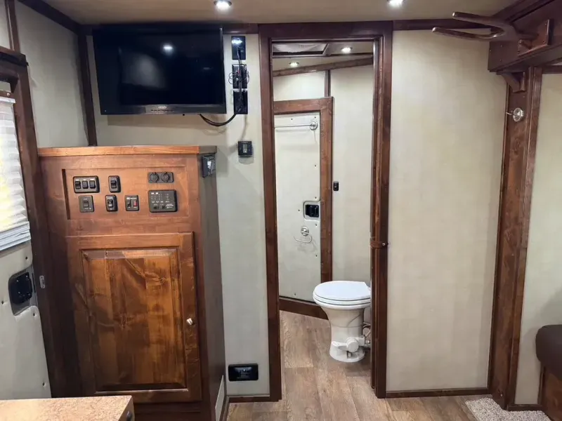 used Horse Trailers Logan Coach Trailers  for sale, in Marsing, ID Thumbnail 8