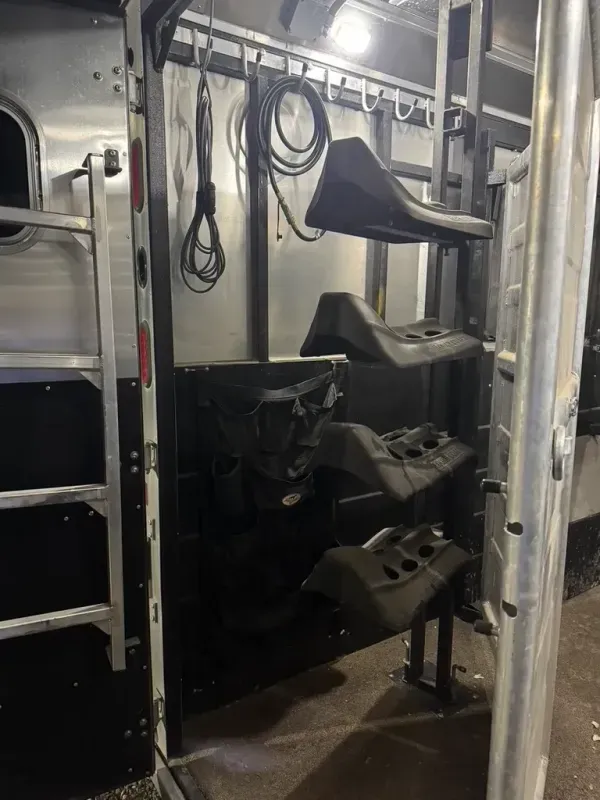 used Horse Trailers Logan Coach Trailers  for sale, in Marsing, ID Thumbnail 15