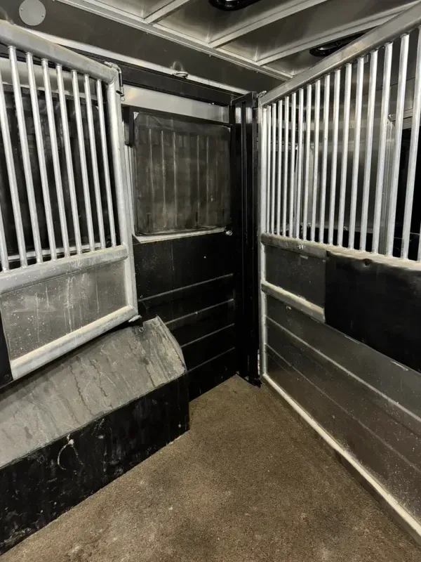 used Horse Trailers Logan Coach Trailers  for sale, in Marsing, ID Thumbnail 23