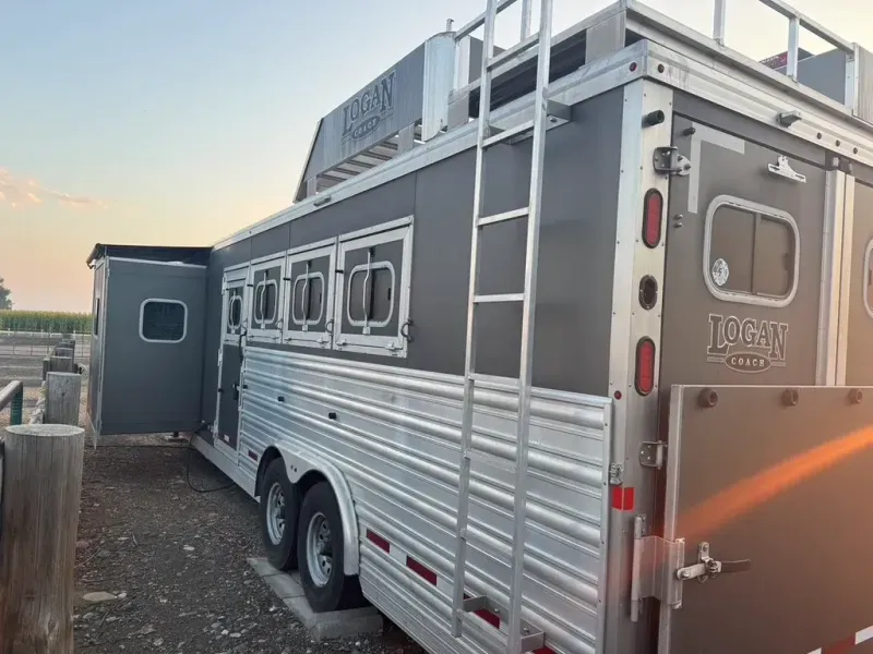 used Horse Trailers Logan Coach Trailers  for sale, in Marsing, ID Thumbnail 4