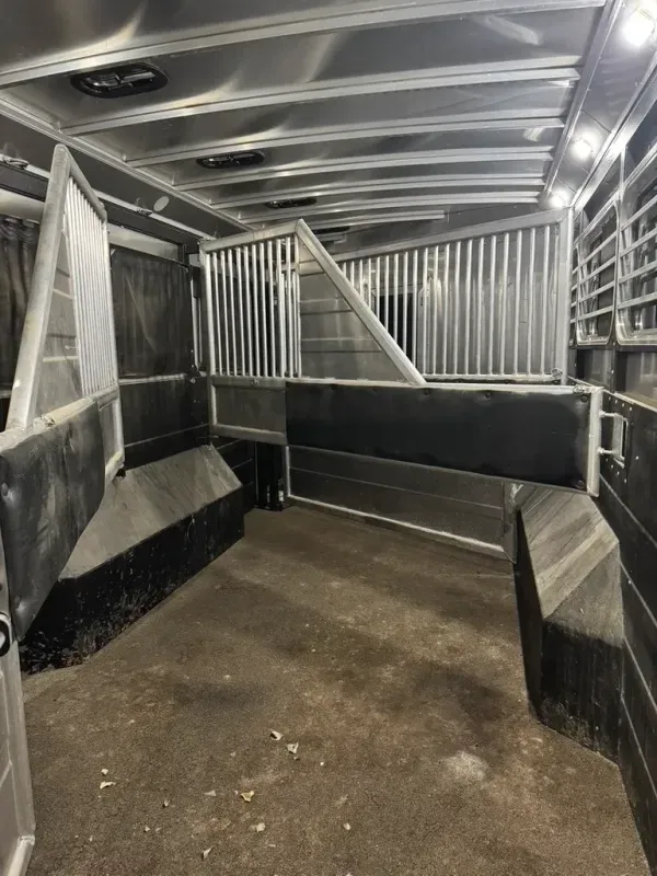 used Horse Trailers Logan Coach Trailers  for sale, in Marsing, ID Thumbnail 18