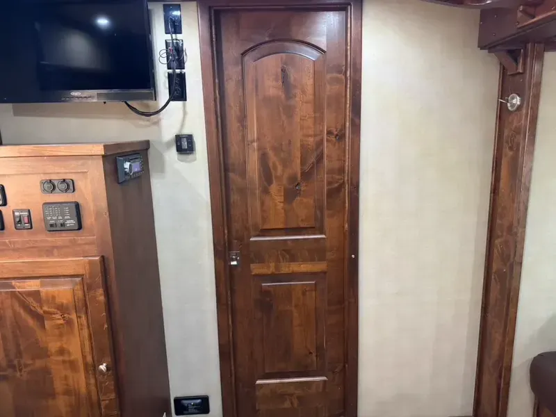 used Horse Trailers Logan Coach Trailers  for sale, in Marsing, ID Thumbnail 9