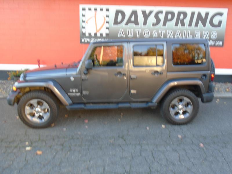 2018 Jeep WRANGLER UNLIMITED SAHARA SUV 2018 Jeep WRANGLER UNLIMITED SAHARA SUV