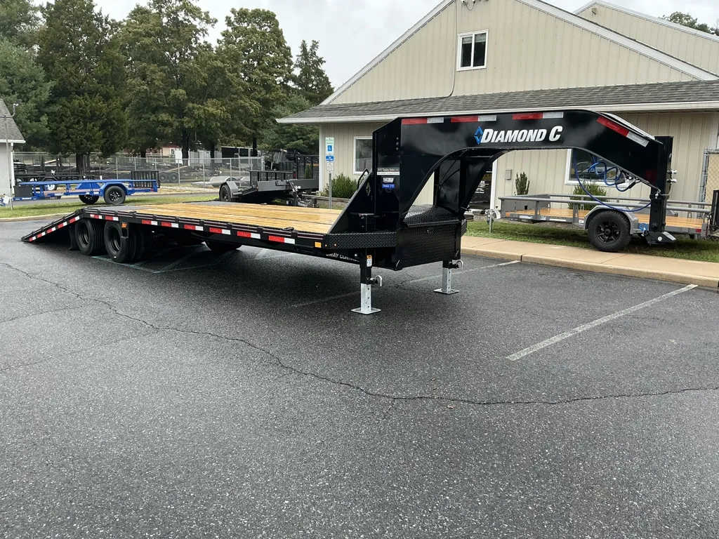2027 Diamond C Trailers FMAX210 Hydraulic Dovetail