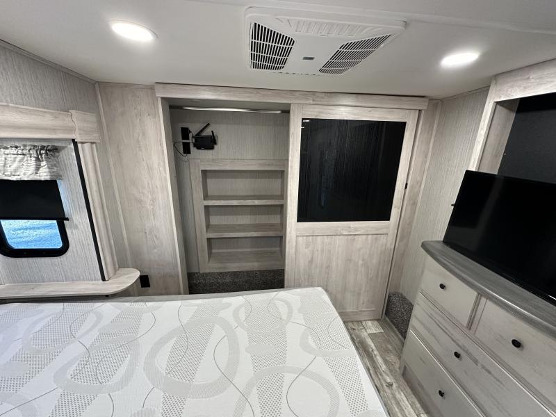 used Fifth Wheel Trailers Forest River Sandpiper for sale, in Paducah, KY Thumbnail 6