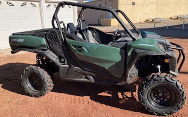 2022 Commander 700 DPS ATV 2022 Commander 700 DPS ATV
