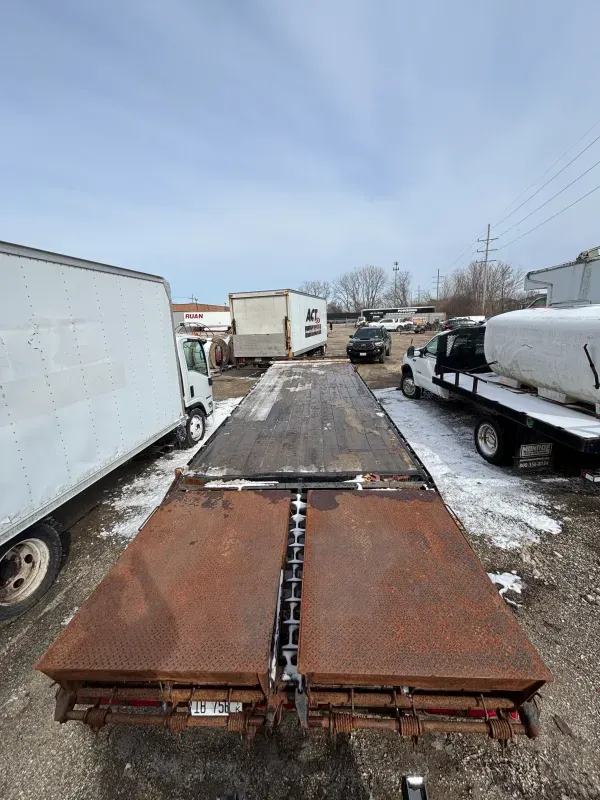 used Equipment / Flatbed Trailers PJ Trailers  for sale, in Wheaton, IL Thumbnail 3