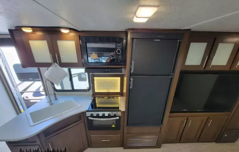 used Travel Trailers Primetime Avenger ATI for sale, in Rochester, MI Thumbnail 4