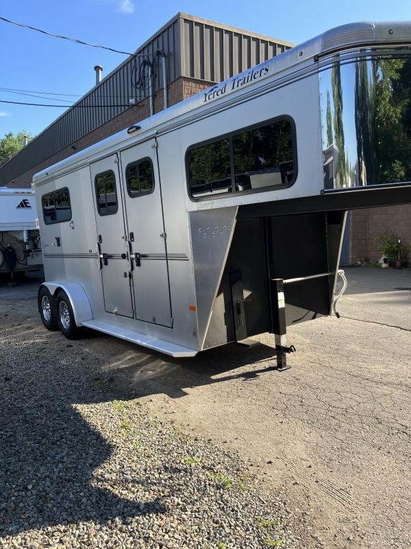 2016 Sundowner Trailers Sundowner 2h warmBlood GN D/R Horse Trailer 2016 Sundowner Trailers Sundowner 2h warmBlood GN D/R Horse Trailer