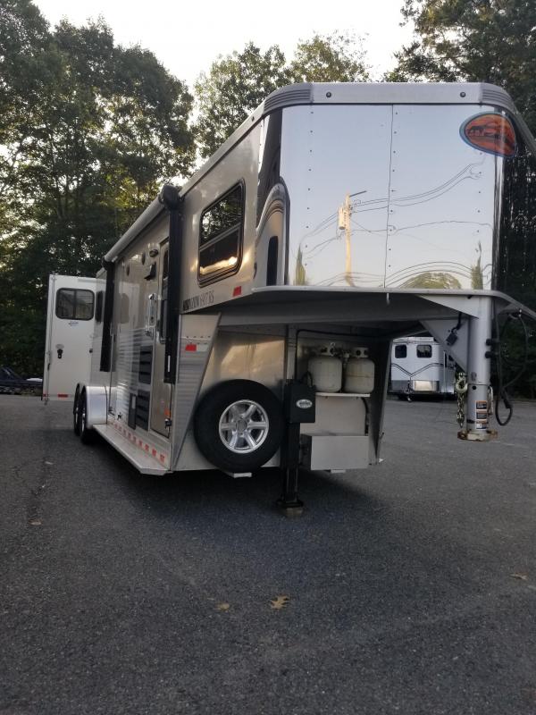 2017 Sundowner Trailers Horizon 6906 RS LQ Horse Trailer 2017 Sundowner Trailers Horizon 6906 RS LQ Horse Trailer