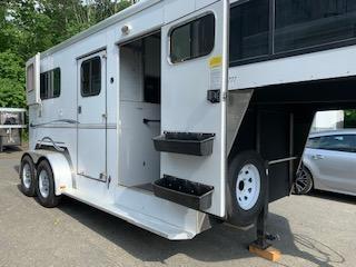 2011 Sundowner Trailers Charter GN Horse Trailer 2011 Sundowner Trailers Charter GN Horse Trailer