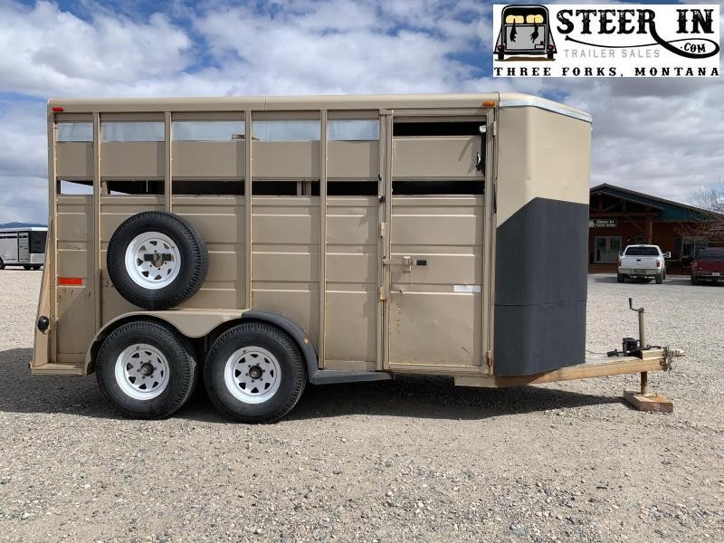 2000 Titan 12' Livestock Trailer 2000 Titan 12' Livestock Trailer