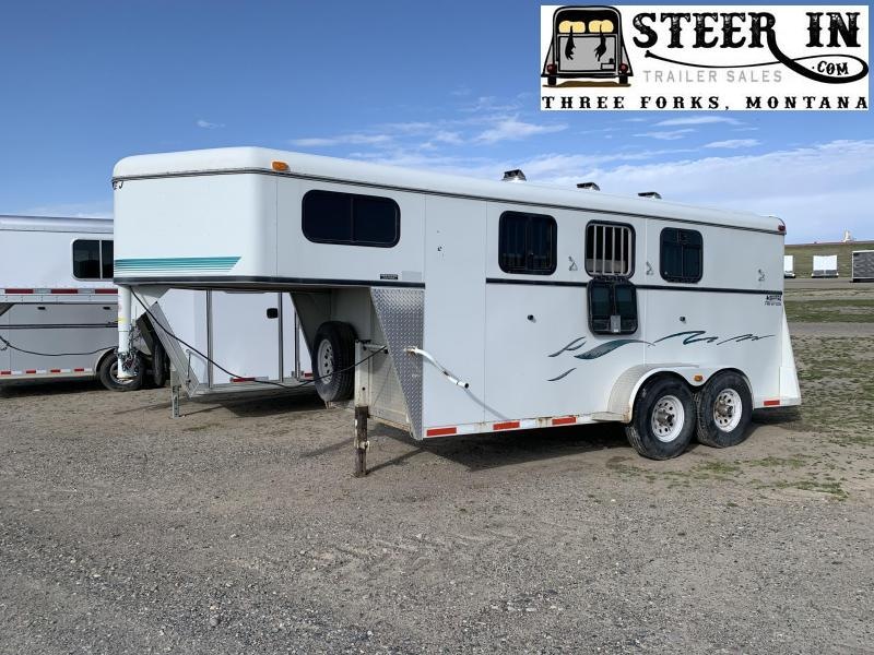 2001 Circle J 3H GN Horse Trailer 2001 Circle J 3H GN Horse Trailer