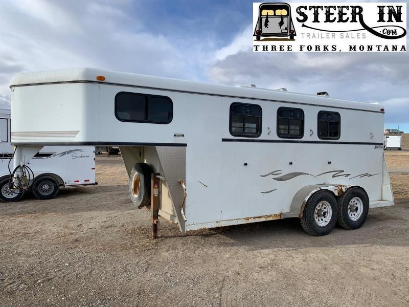 2001 Circle J 3H Horse Trailer 2001 Circle J 3H Horse Trailer
